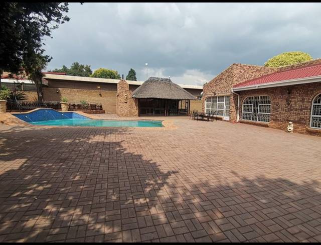 3 BEDROOM HOUSE FOR SALE IN VANDERBIJLPARK SE 3